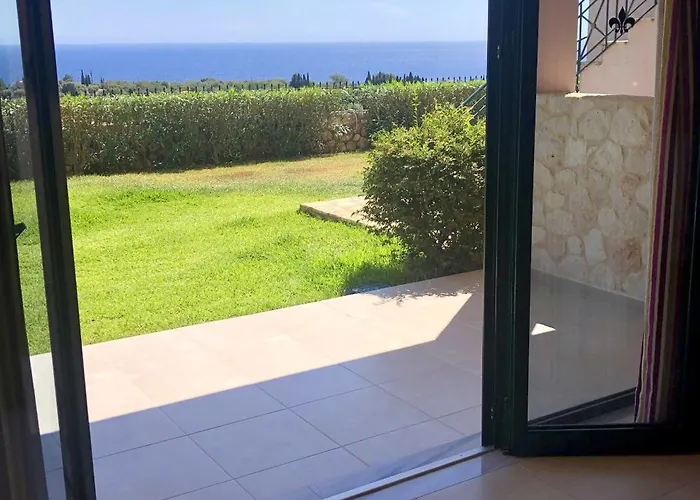 Sarantos Pool Lakithra