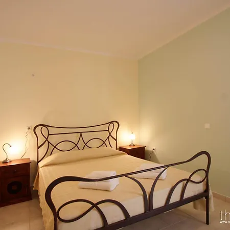 Sarantos Pool * Lakithra