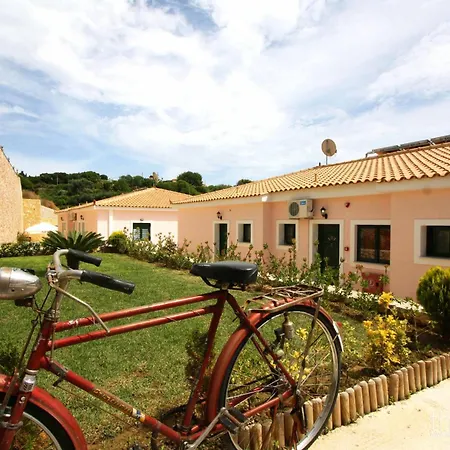 Sarantos Pool Lakithra