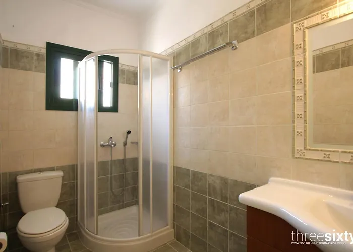 Sarantos Pool Apartment