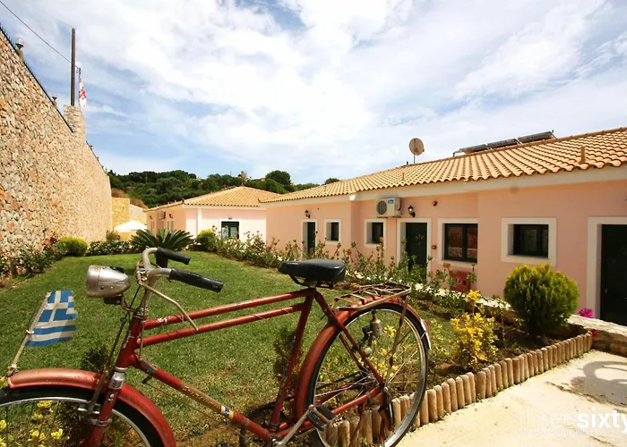 Sarantos Pool Lakithra